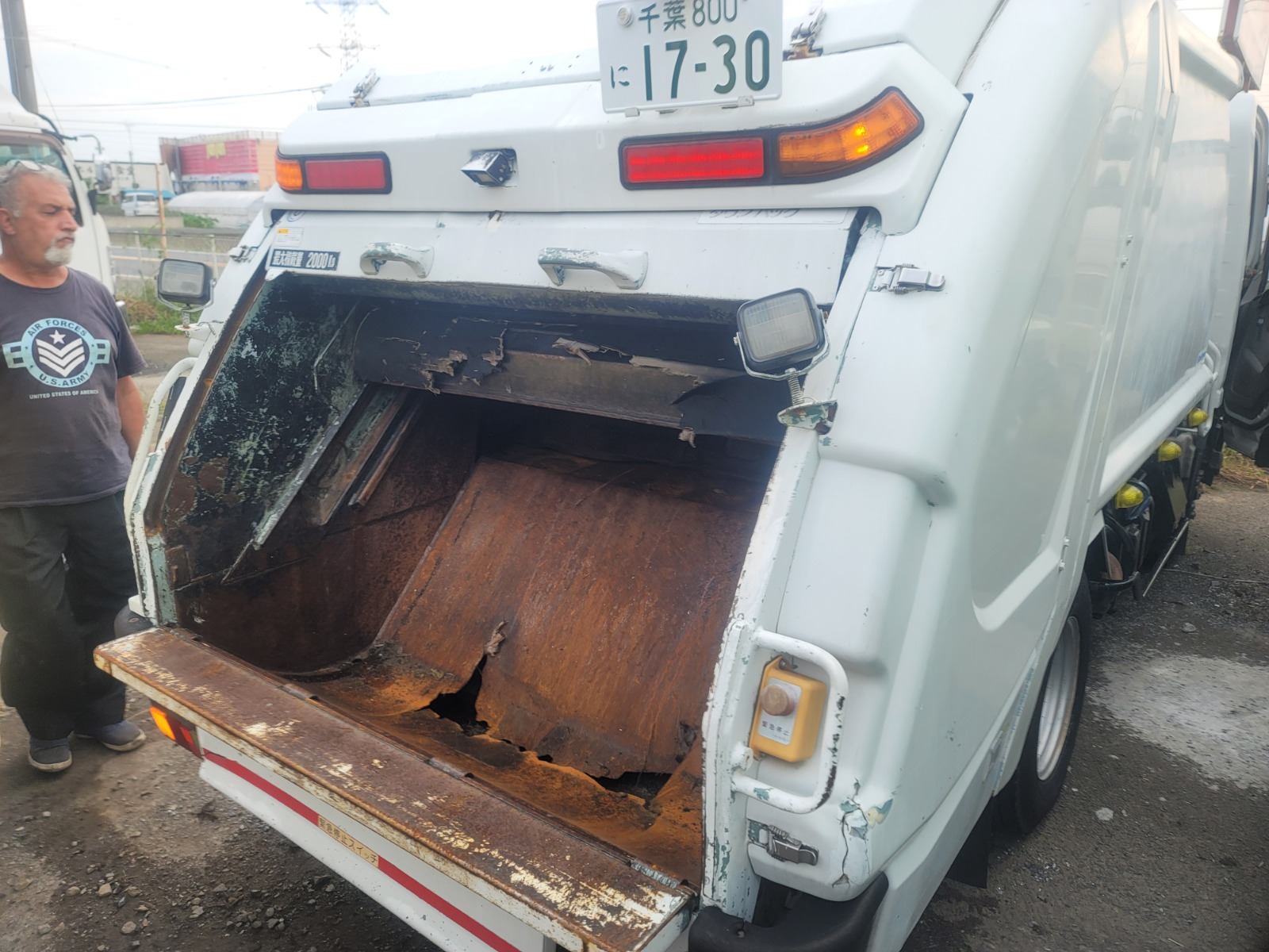2009 ISUZU elf Garbage Truck