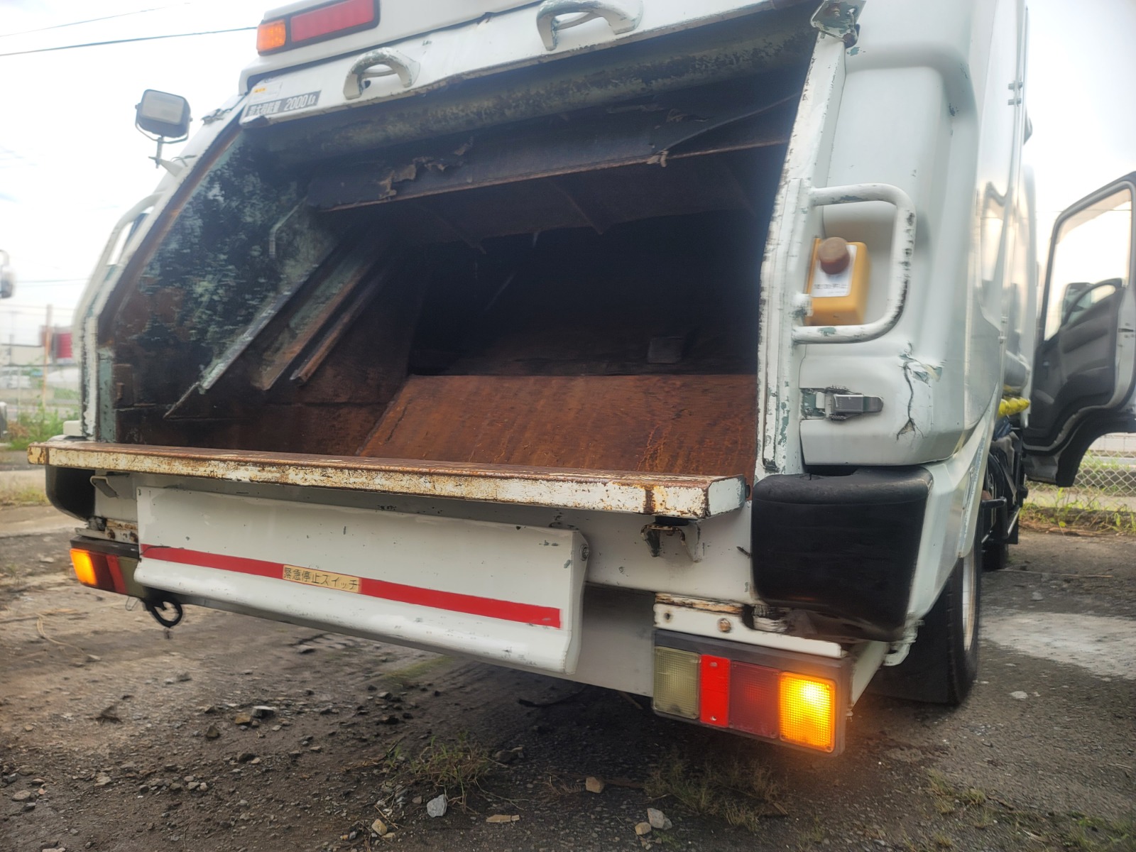2009 ISUZU elf Garbage Truck