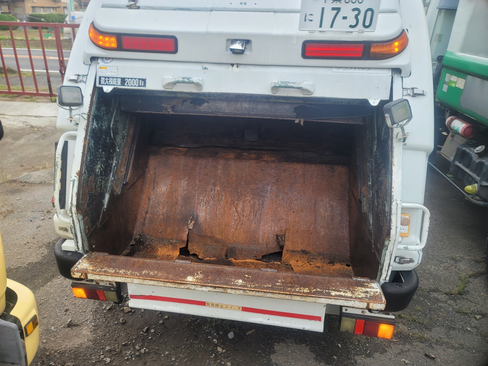 2009 ISUZU elf Garbage Truck