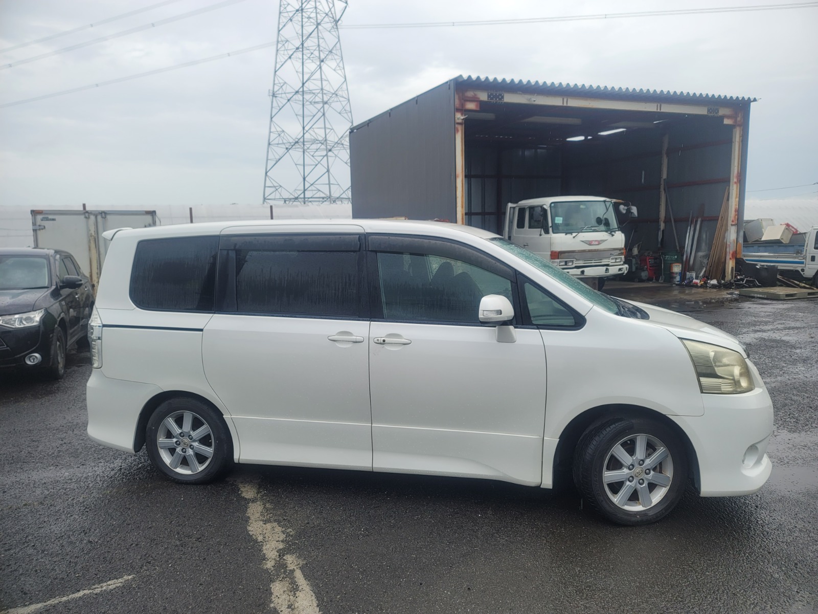 DEC 2008 TOYOTA NOAH