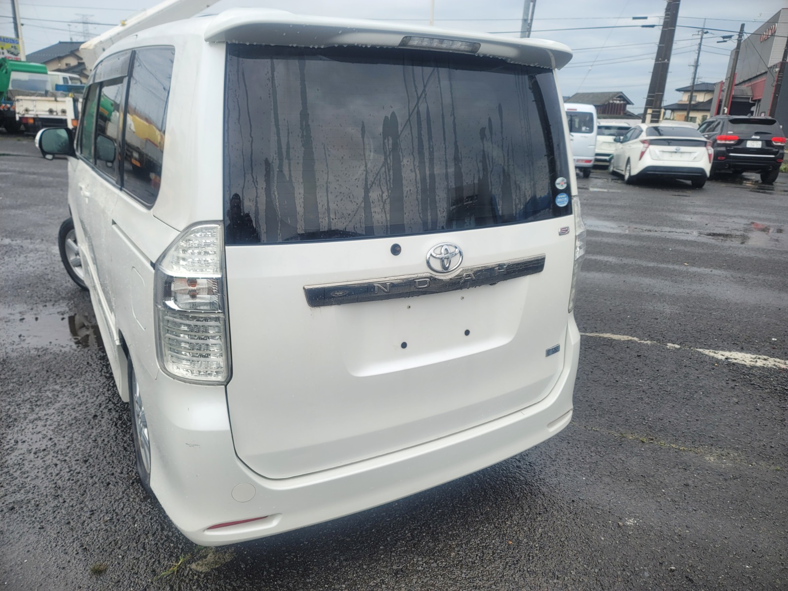 DEC 2008 TOYOTA NOAH