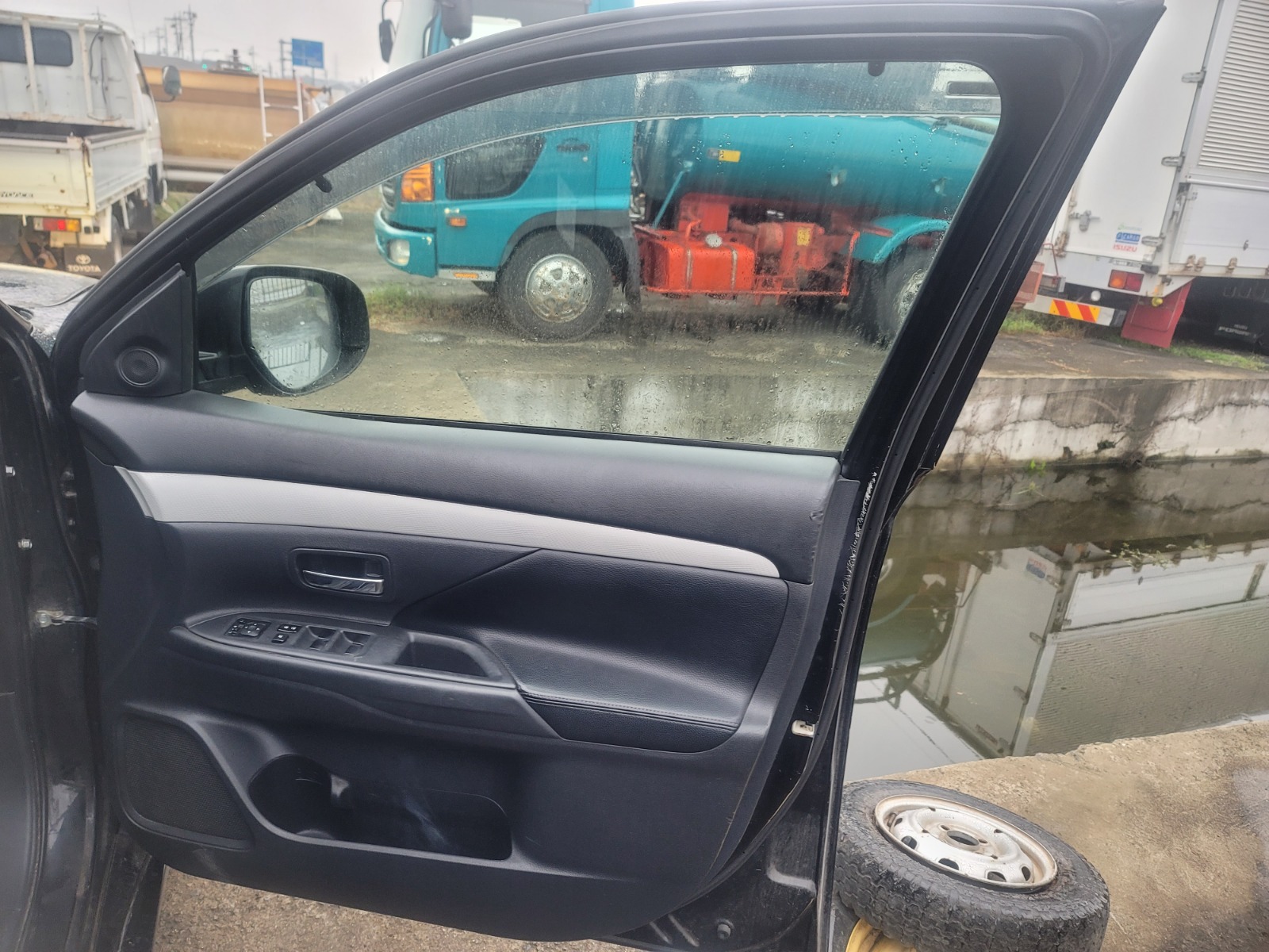 2013 MITSUBUSHI OUTLANDER PHV