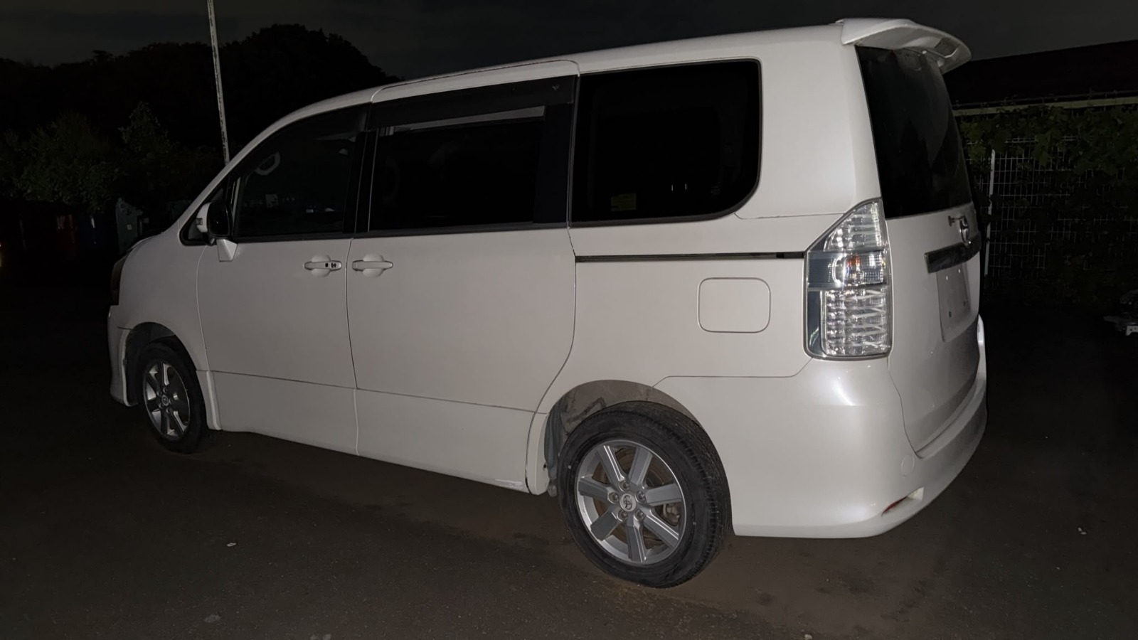 DEC 2008 TOYOTA NOAH