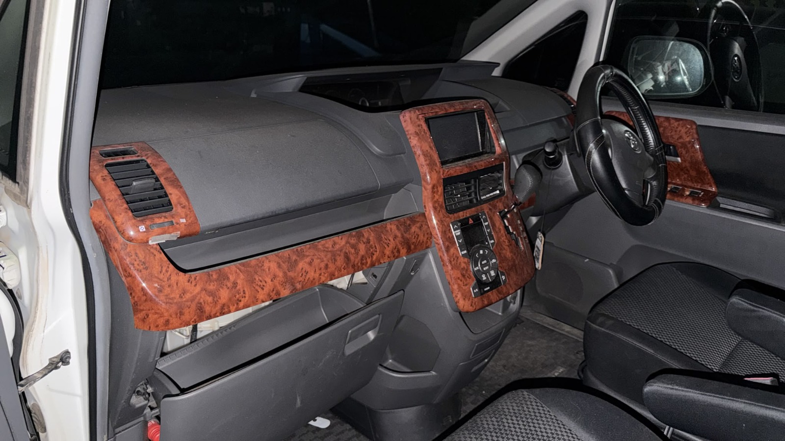DEC 2008 TOYOTA NOAH