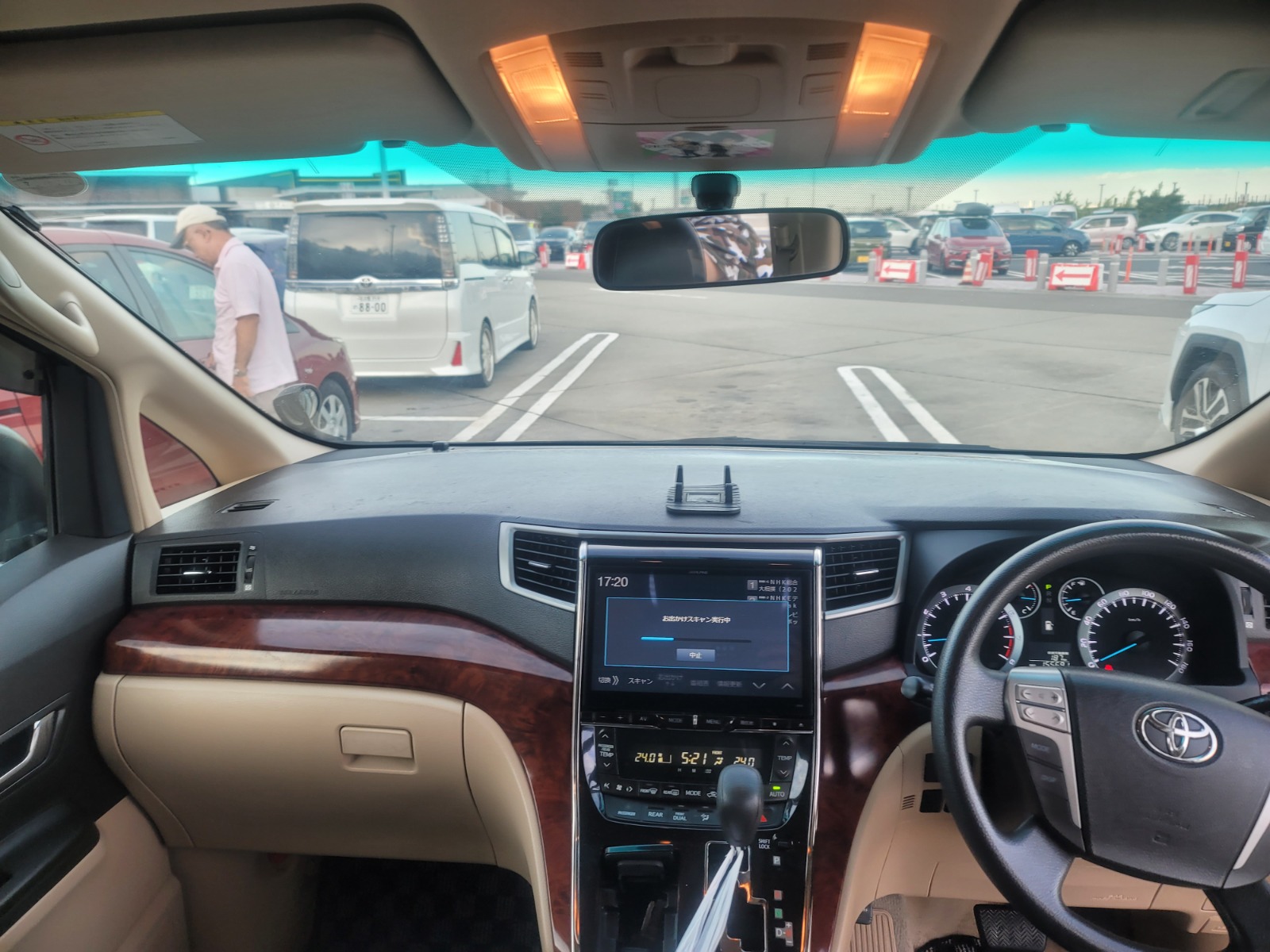 DEC 2008 TOYOTA NOAH