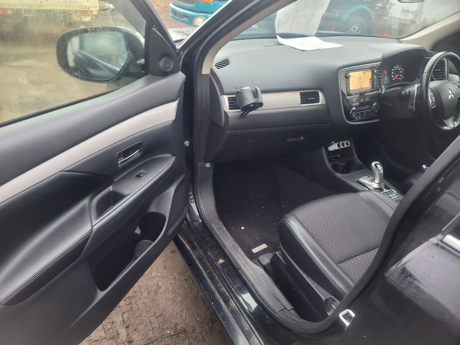 2013 MITSUBUSHI OUTLANDER PHV
