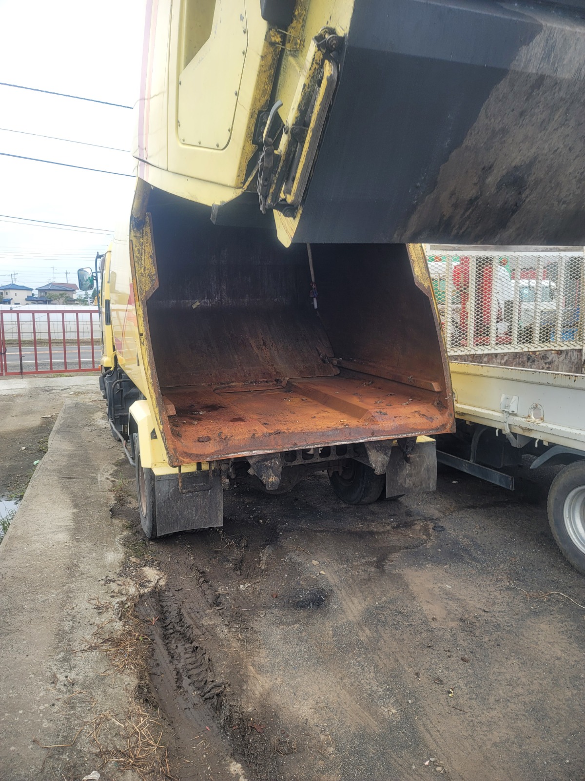 2001 ISUZU FORWARD TRUCK