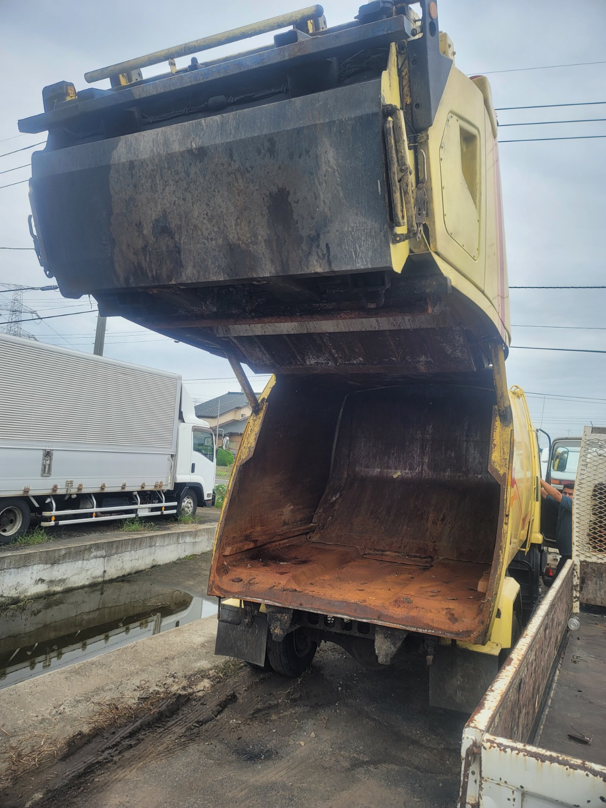 2001 ISUZU FORWARD TRUCK
