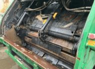 2005 ISUZU FORWARD GARBAGE TRUCK.