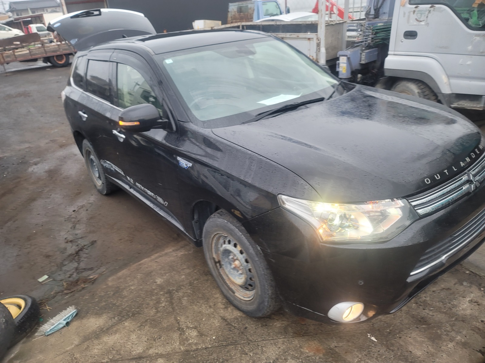2013 MITSUBUSHI OUTLANDER PHV