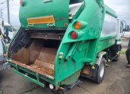 2005 ISUZU FORWARD GARBAGE TRUCK.