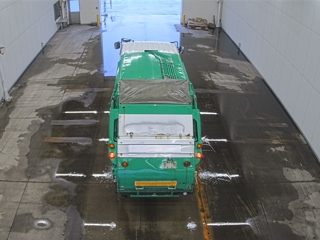 2005 ISUZU FORWARD GARBAGE TRUCK.