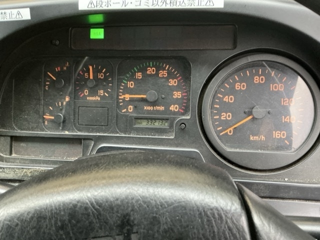 2005 ISUZU FORWARD GARBAGE TRUCK.