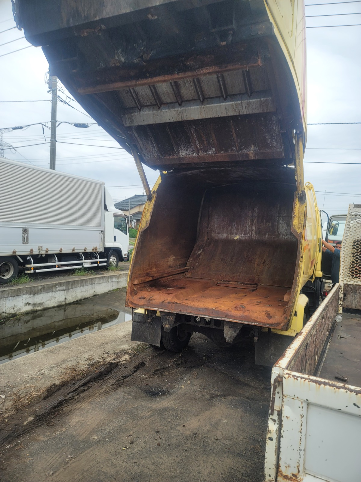 2001 ISUZU FORWARD TRUCK