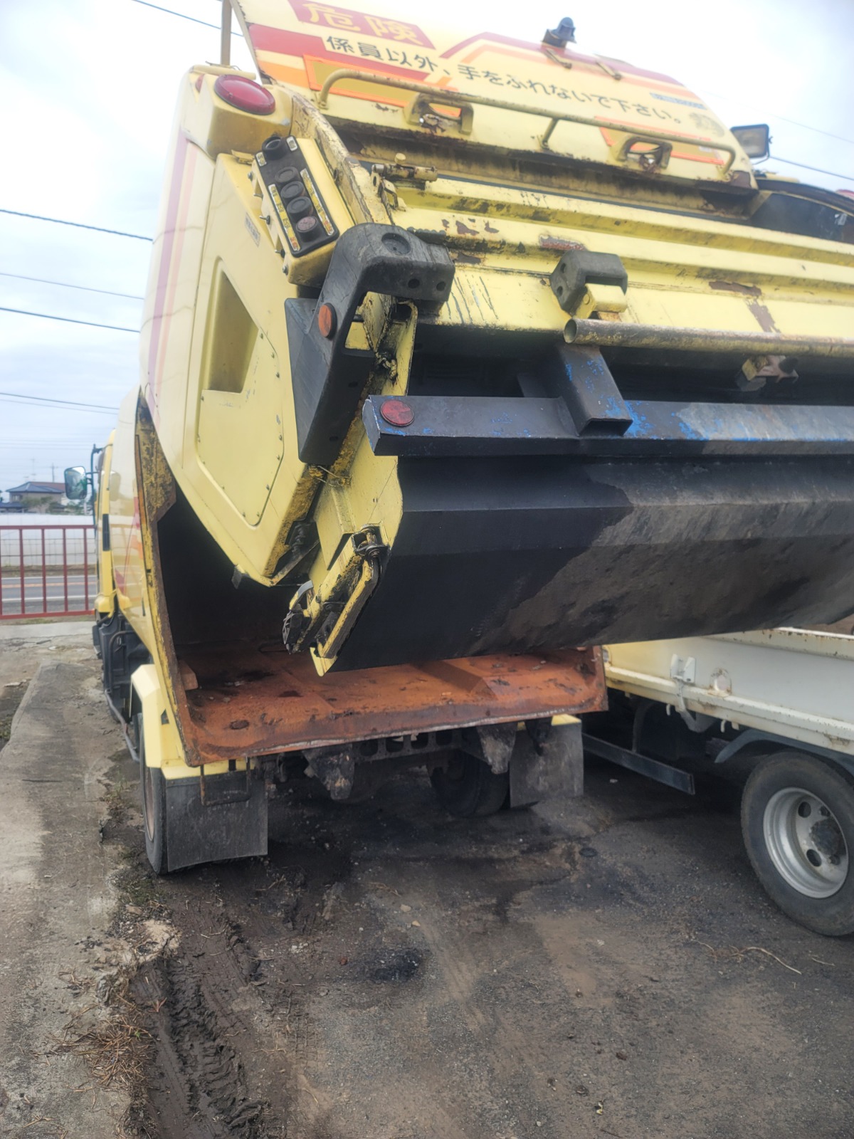 2001 ISUZU FORWARD TRUCK