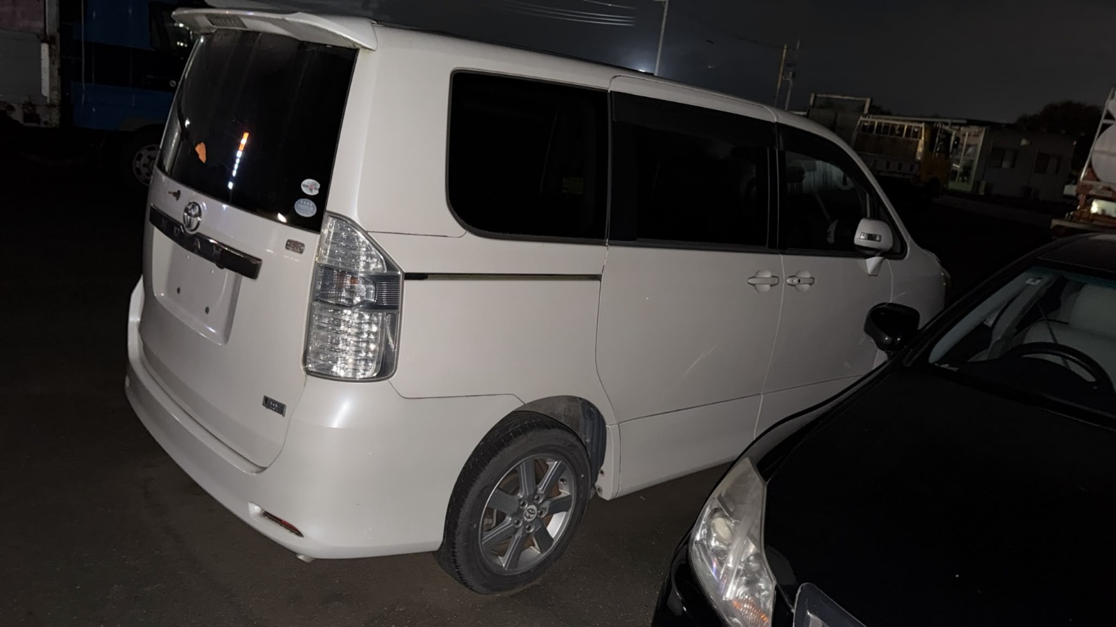 DEC 2008 TOYOTA NOAH