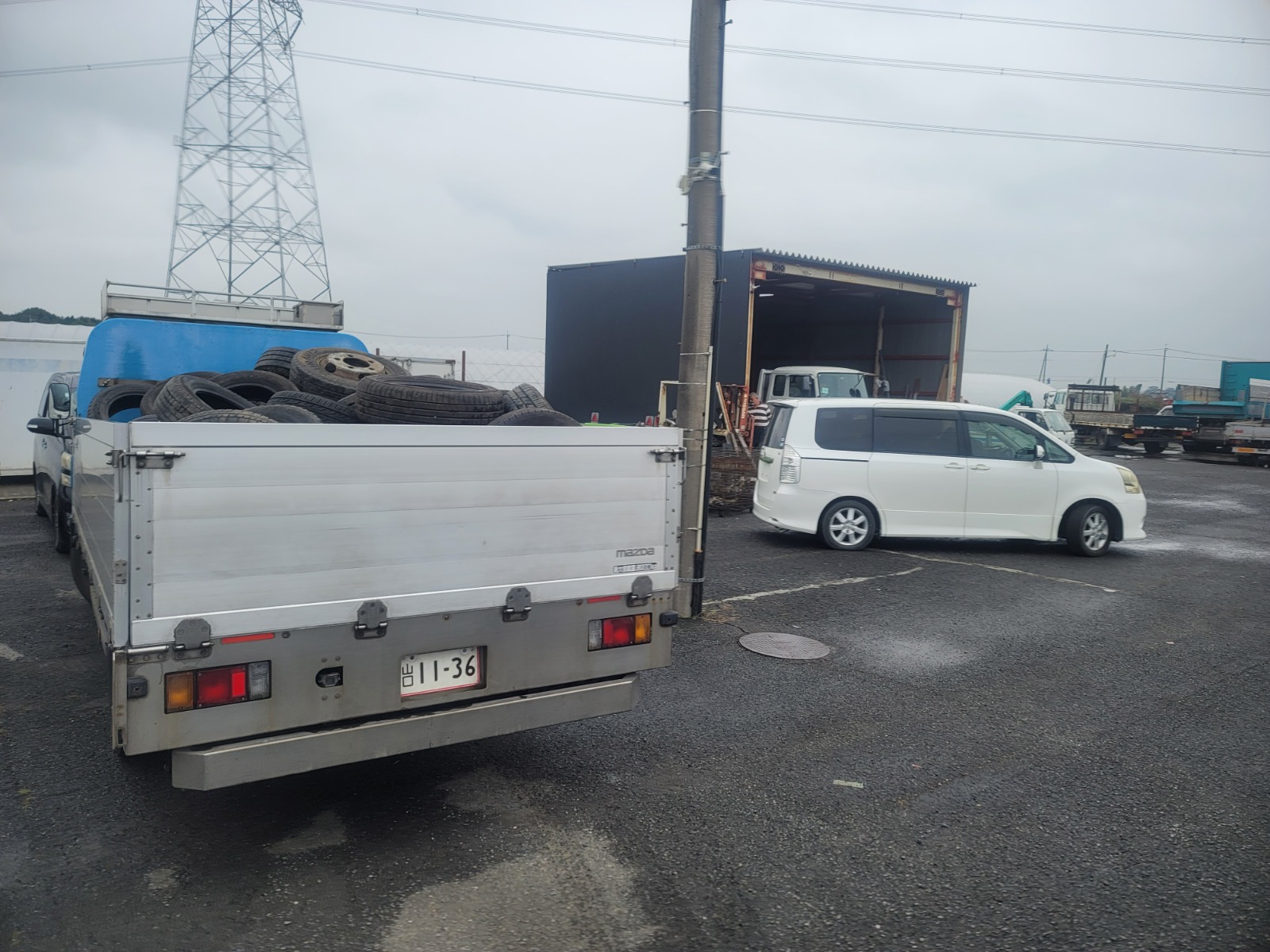 DEC 2008 TOYOTA NOAH