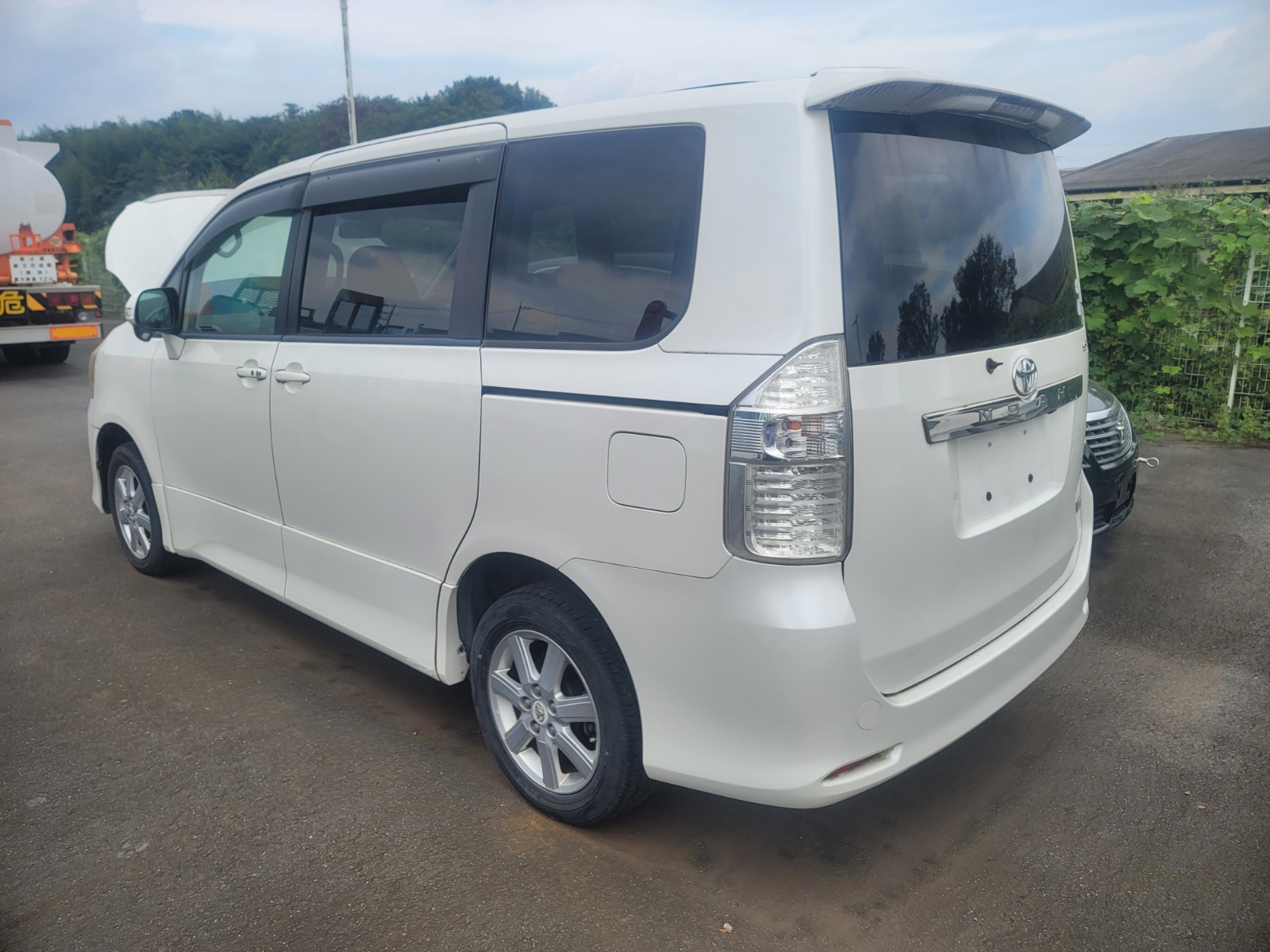 DEC 2008 TOYOTA NOAH