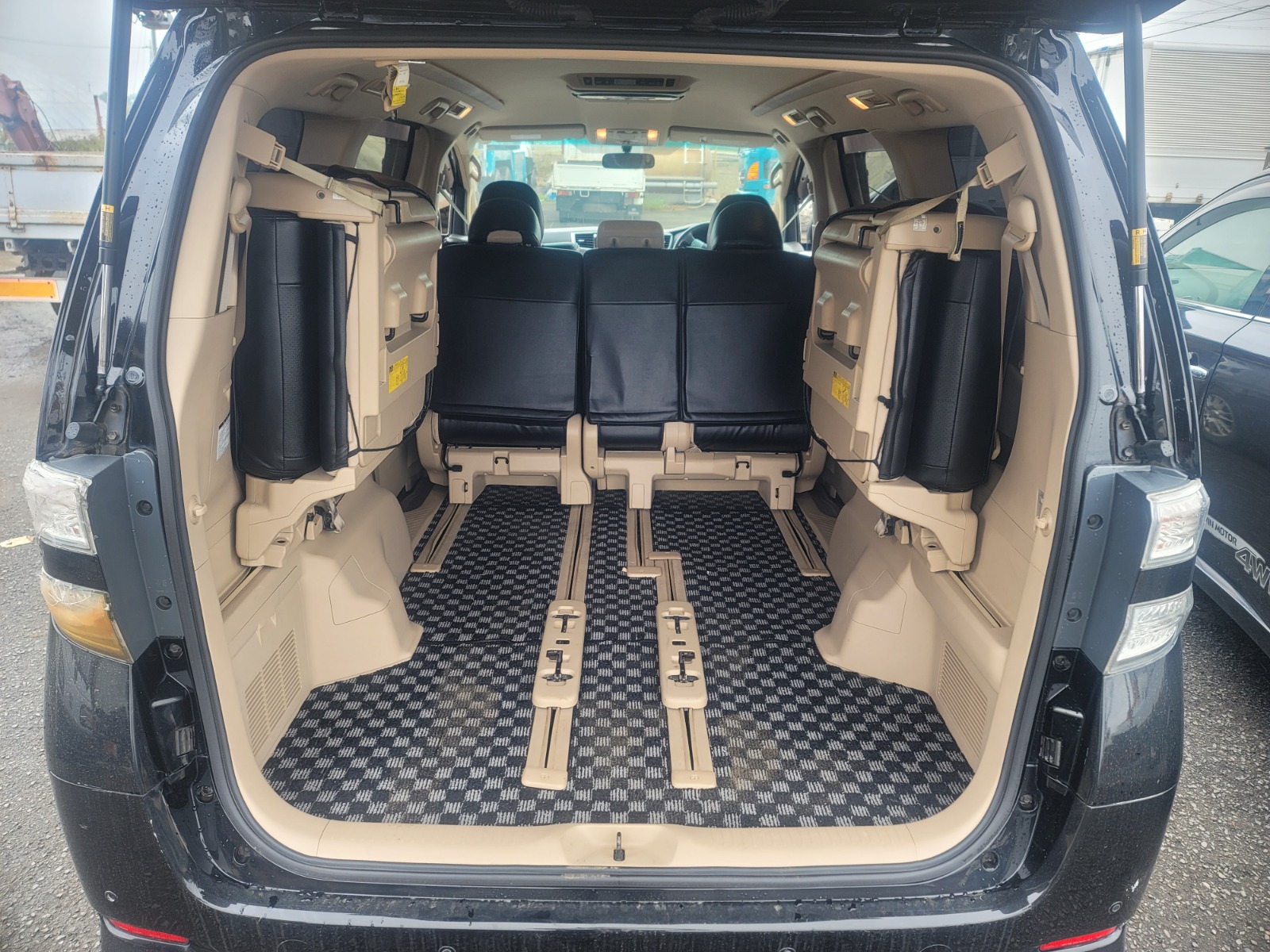 JUNE 2010 TOYOTA VELFIRE
