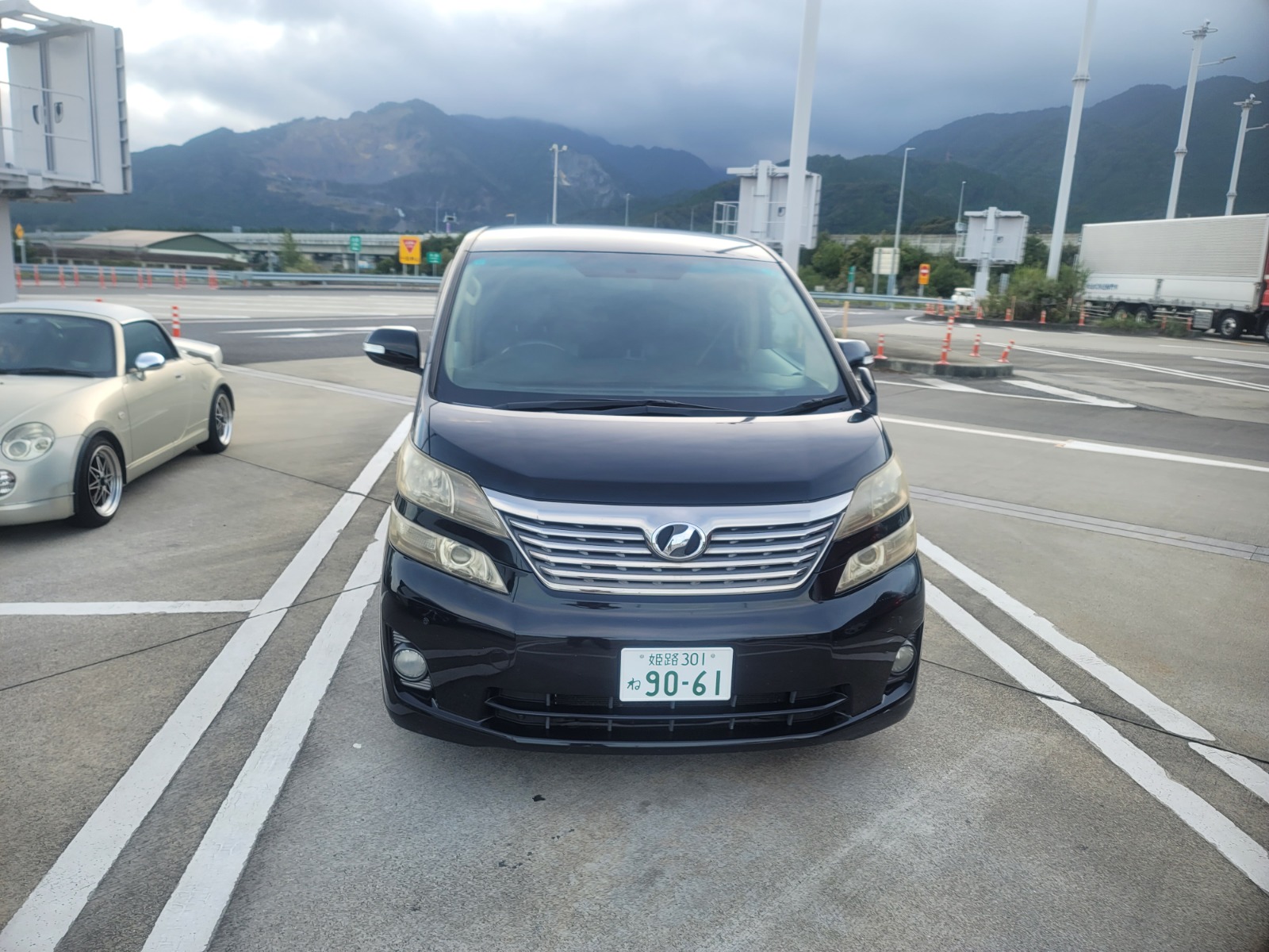 JUNE 2010 TOYOTA VELFIRE
