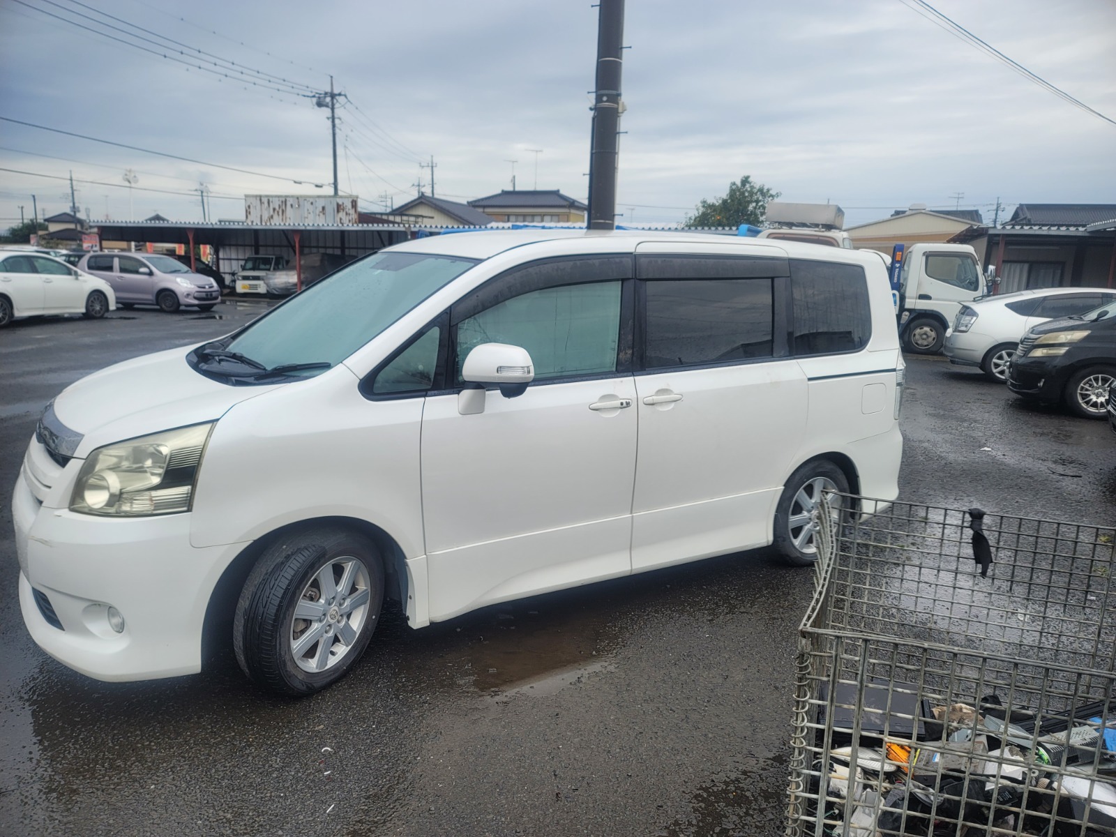 DEC 2008 TOYOTA NOAH