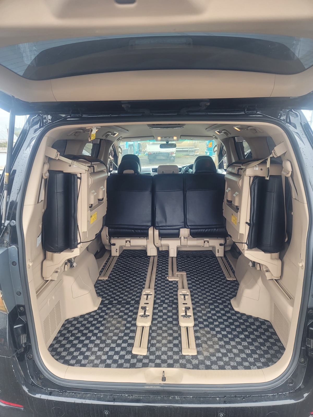 JUNE 2010 TOYOTA VELFIRE
