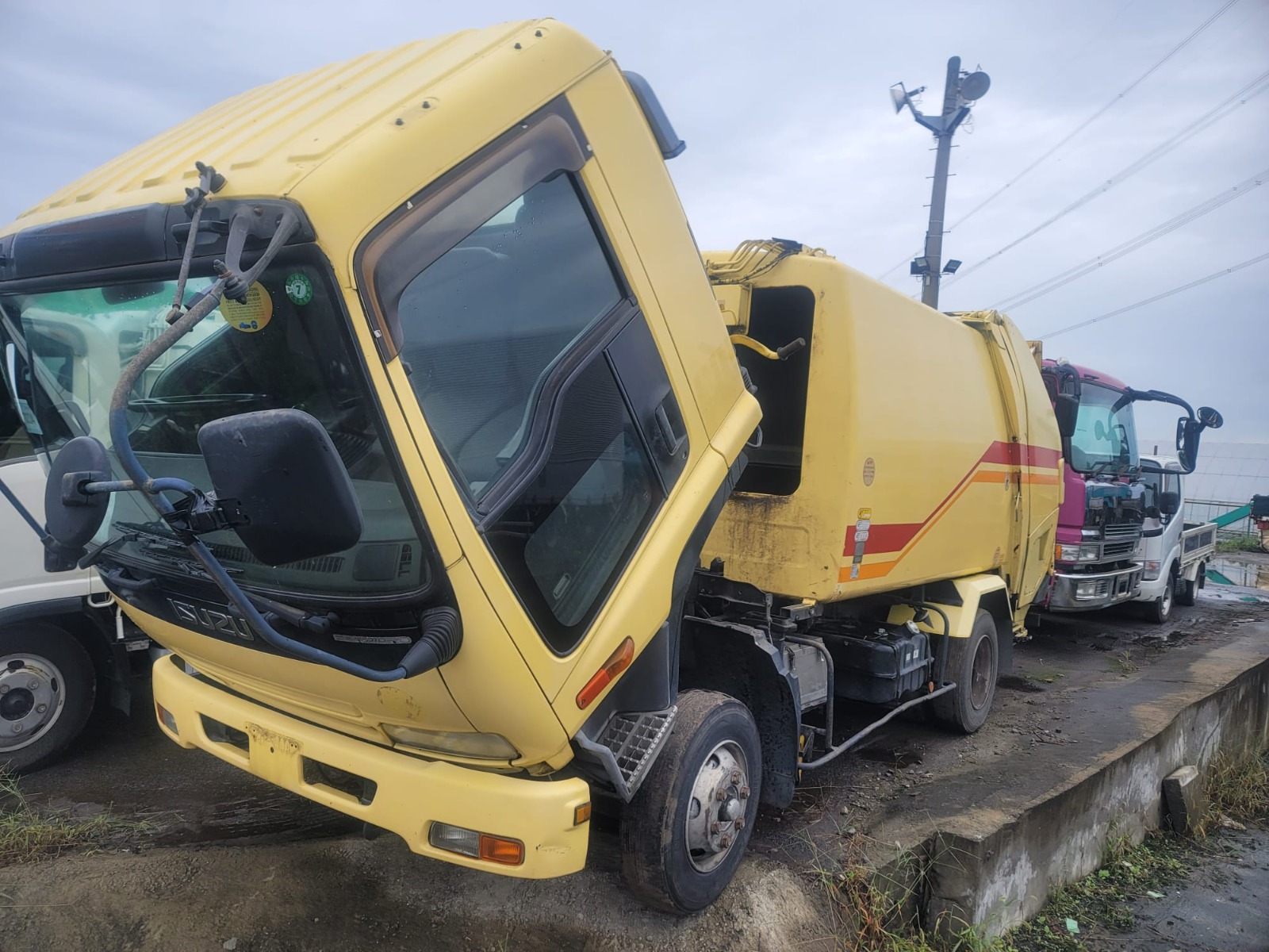 2001 ISUZU FORWARD TRUCK
